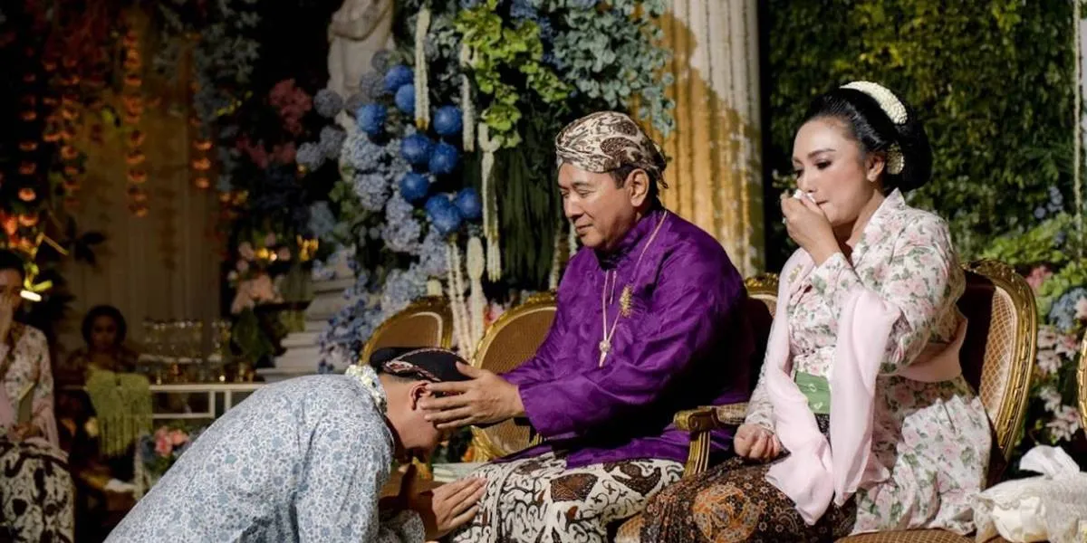 Tommy Soeharto and Tata Cahyani United at Darma Mangkuluhur's Siraman