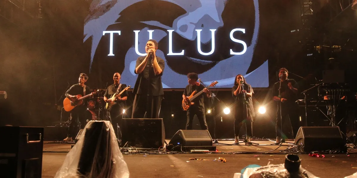 TULUS and His Magical Touch Bring a Warm Concert Atmosphere to the Festival Stage
