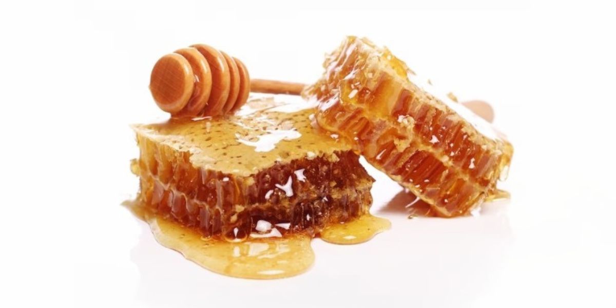 Lower Cholesterol and Blood Sugar by Consuming Natural Honey