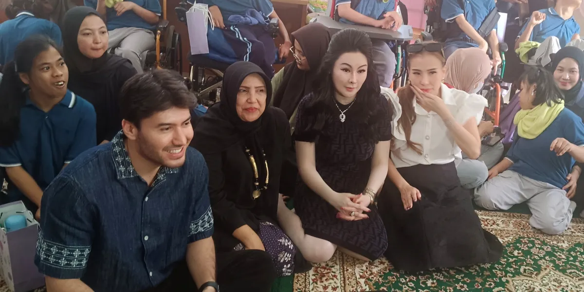 A Heartfelt Year-End, Angela Tee and Bara Valentino Share Love with Disabled Children at Yayasan Sayap Ibu