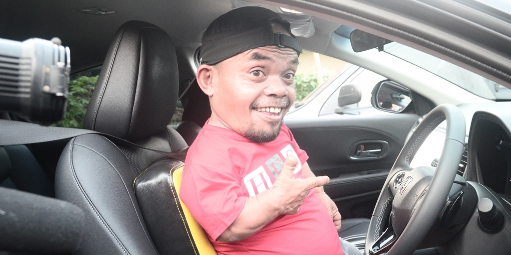 Ucok Baba Struggles to Open the Car Door Given by Raffi Ahmad