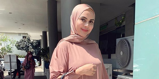 After Giving Birth to Her First Child, Anggita Sari Now Appears Wearing a Hijab