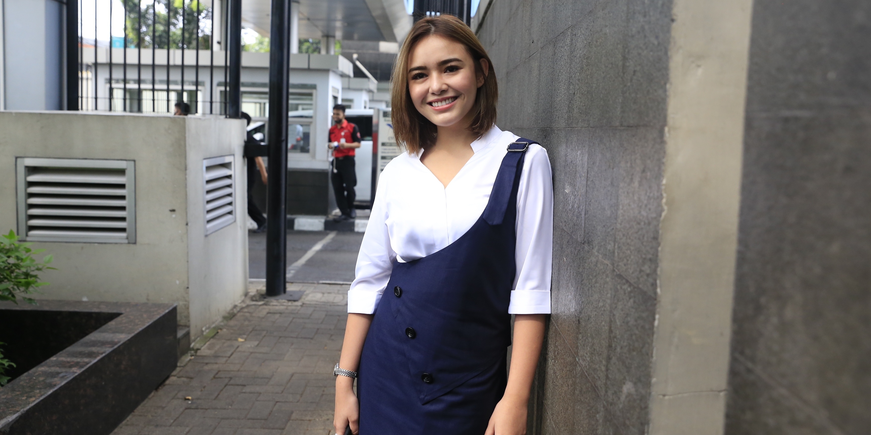 Video of Amanda Manopo Hugging Billy Syahputra Goes Viral, Amanda Manopo: My Outfit Doesn't Look Good