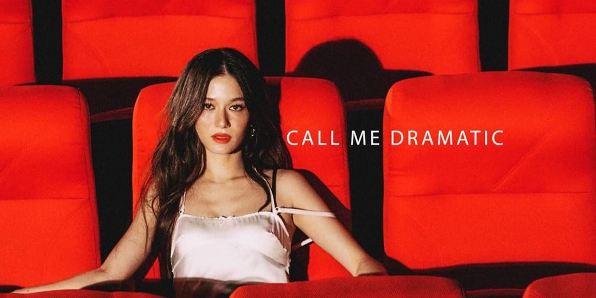 Violette Wautier greets fans in Indonesia while introducing her mini album 'Call Me Dramatic', holds an intimate showcase