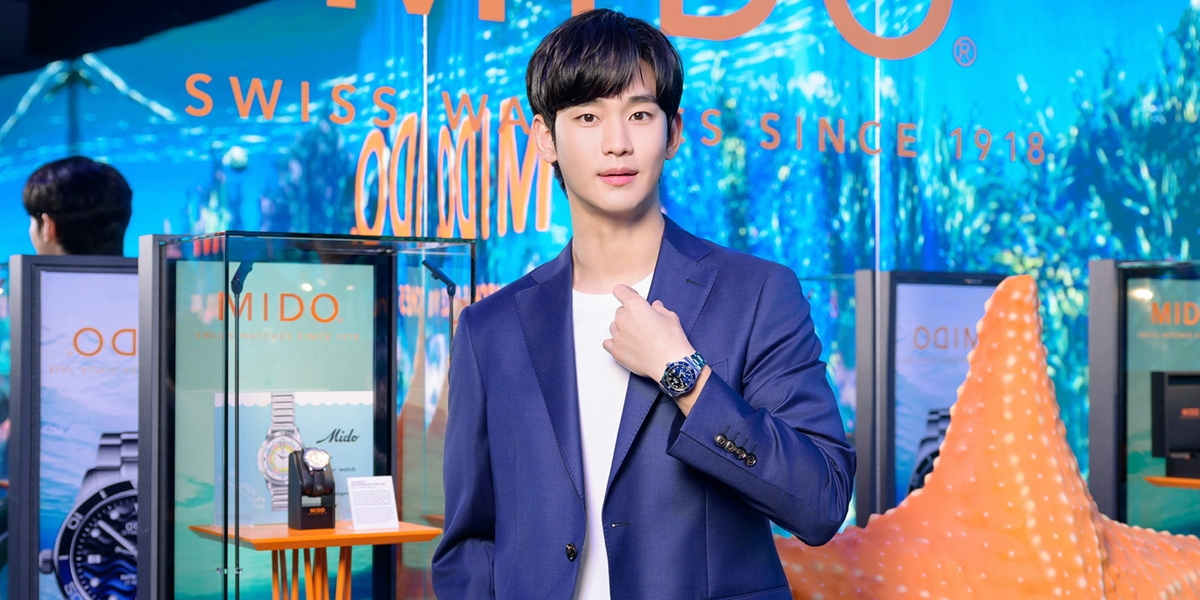 The Charming Visuals of Kim Soo Hyun Dressed in Stylish Outfits Complete with His Favorite Luxury Watch