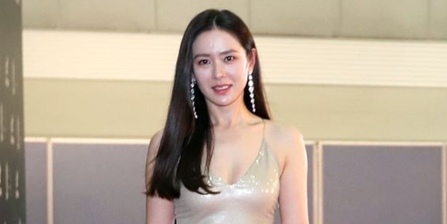 Son Ye Jin's Face Looks Exactly the Same as 17 Years Ago, Netizens: How Can She Not Age at All