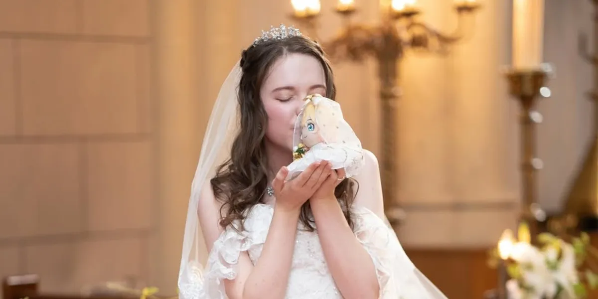 This French Woman Chooses to 'Marry' the Character Mami Nanami