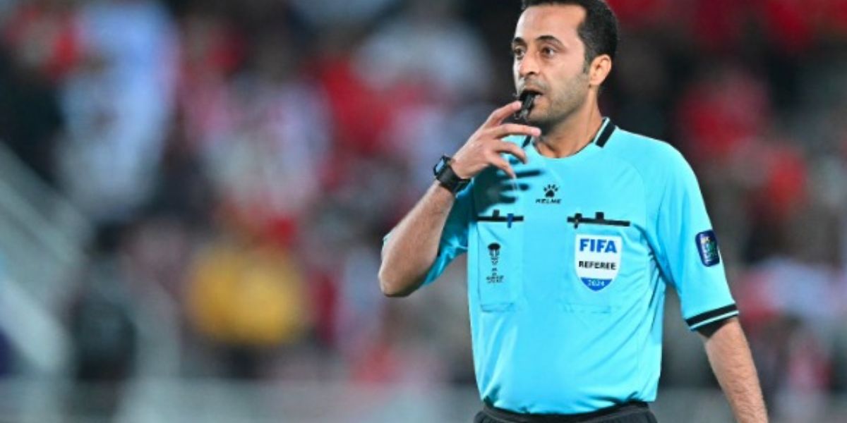 Iranian Referee Mooud Bonyadifard Surrounded by Prayers Ahead of ...