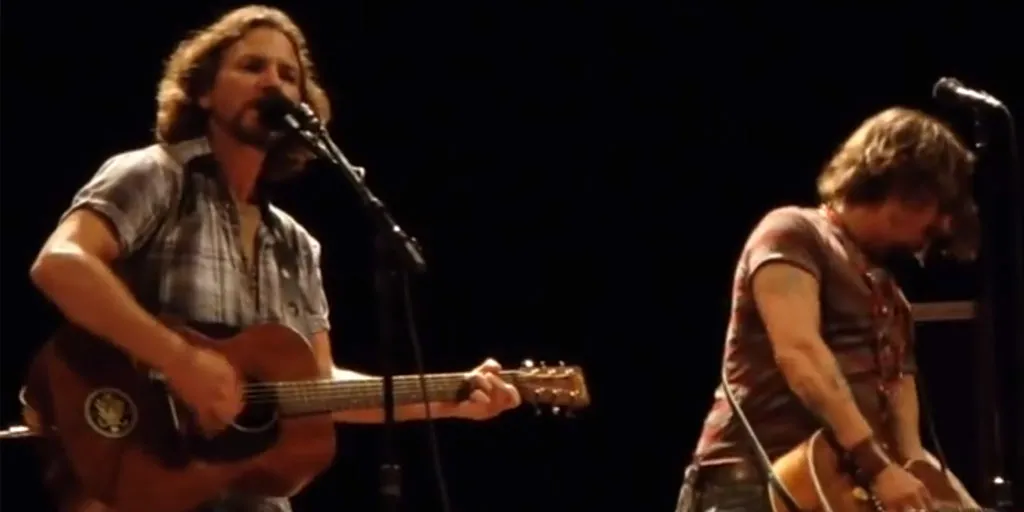 Wih, Johnny Depp dan Eddie Vedder Main Gitar Sepanggung!