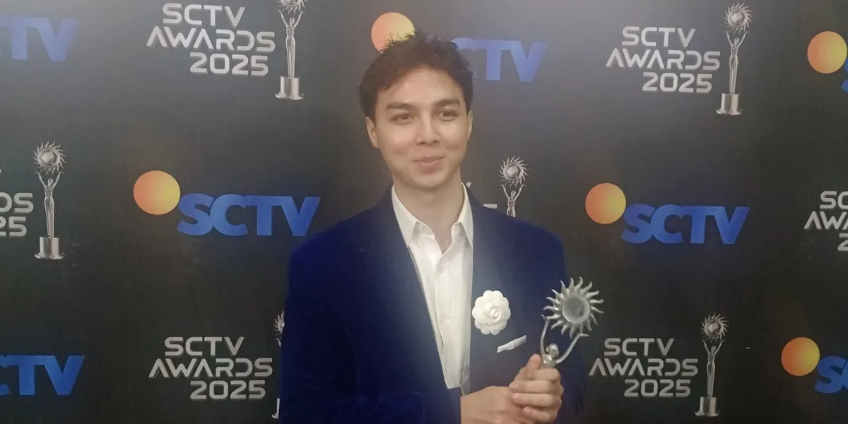 William Roberts Wins Most Popular Supporting Actor, Dedicated to Family in Bali