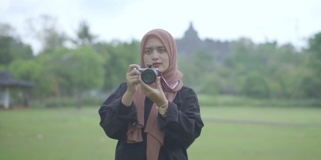 Woro Widowati, Beautiful Dangdut Singer from Magelang Releases New Song with the Grandeur of Borobudur Temple