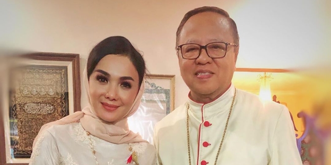 Yuni Shara Posts Photo with Religious Leader and Receives Negative Comments from Netizens, She Responds Sharply