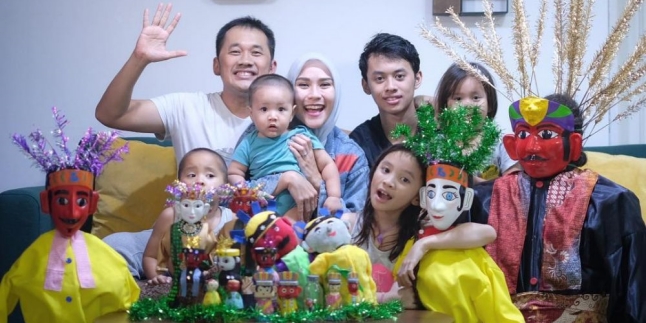 Zaskia Adya Mecca Pregnant Again, Hanung Bramantyo: I'm Not Happy