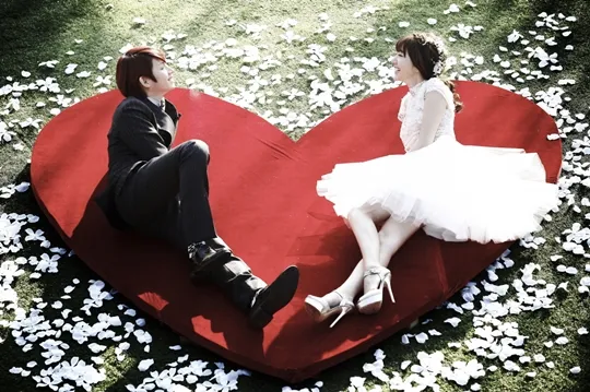 Heechul dan Puff Kuo menikah di WGB Globla Edition @soompi.com