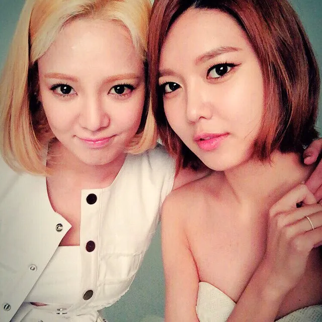 Hyoyeon dan Sooyoung dalam penampilan rambut baru. ©soompi.com
