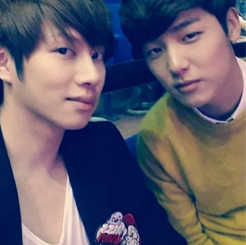 Kim Heechul dan Minhyuk CN Blue @soompi.com