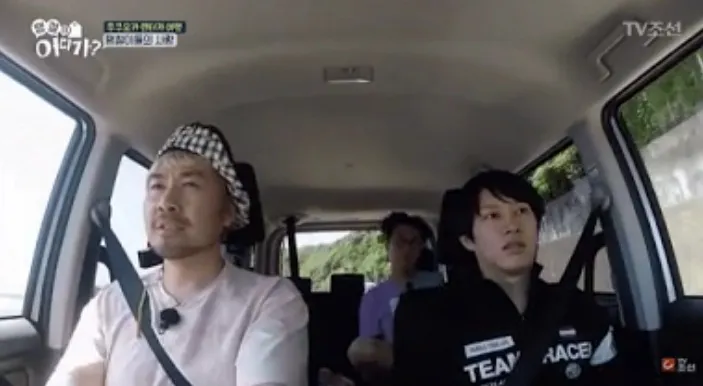 Heechul (kanan) saat cerita soal pernikahan © koreaboo.com