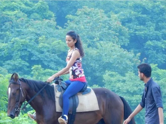 Heena saat latihan naik kuda. ©tellychakkar