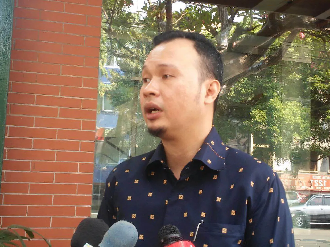 Hendarsam, datang untuk memberi dukungan kepada Eza © KapanLagi.com®/Abbas Aditya