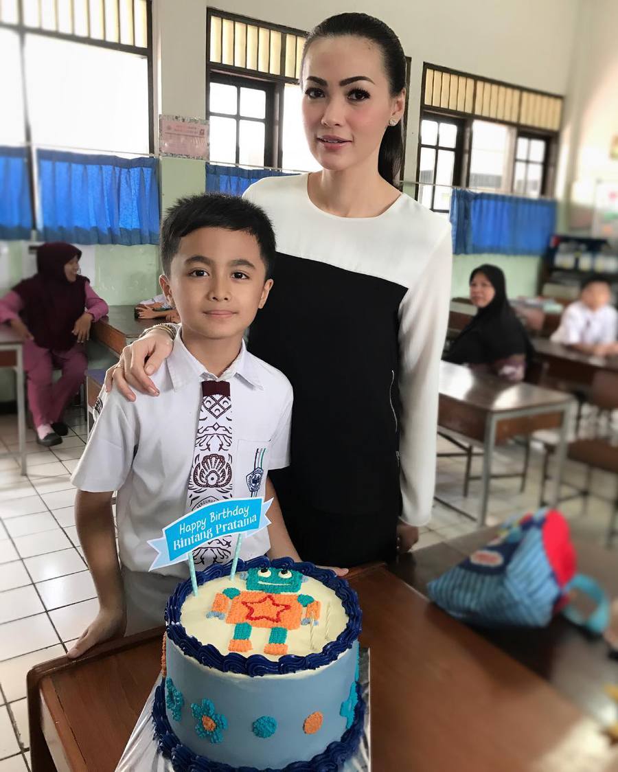 Hengky hadirkan Christy di ulang tahun Bintang/©instagram.com/christyjusung
