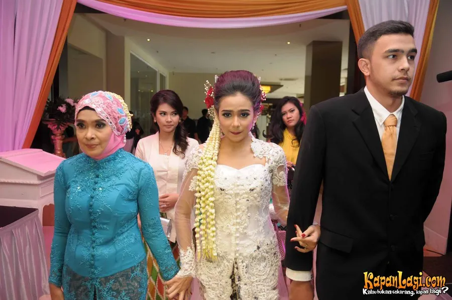 Sonya Fatmala memilih menikah meski belum lulus kuliah. ©KapanLagi.com®/Bayu Herdianto