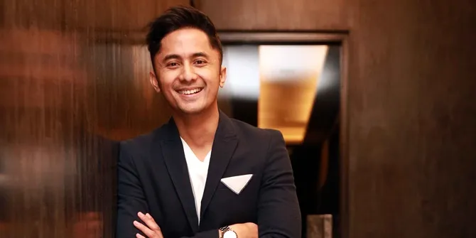 Saat ini salah satu tugas Hengky dan istri adalah memberi pengertian pada putri mereka, Shakila. © KapanLagi.com/Muhammad Akrom Sukarya