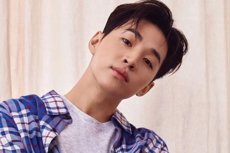 Henry resmi keluar dari SM Entertainment. © soompi.com