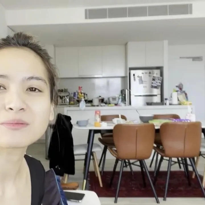 Terhubung Langsung dengan Dapur, Ruang Makannya Pun Bergaya Minimalis