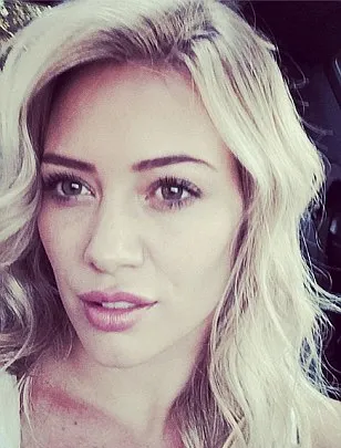Foto Hilary bulan Maret lalu, dengan bibir atas lebih tipis @ dailymail.co.uk