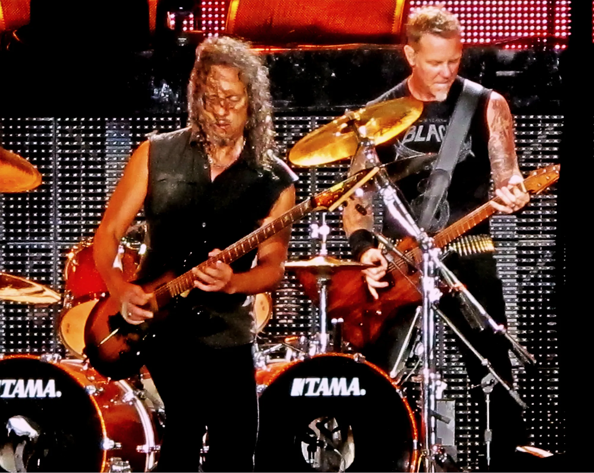 Metallica menghadirkan lagu Hit The Lights sebagai lagu pembuka. ©metallica.in.th