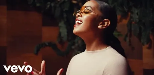 H.E.R - Hold Us Together (from "Safety" soundtrack) dan Terjemahan