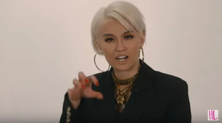 Agnez Mo ketika mengaum lucu. 咆ollywood Life