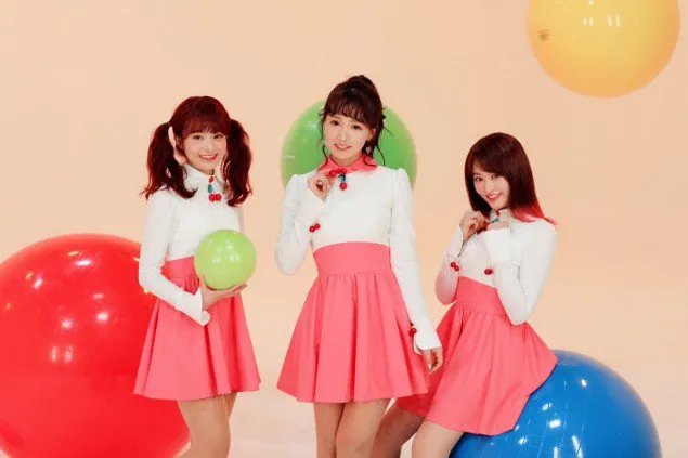 Honey Popcorn tampil dengan imej cute di teaser foto jelang showcase. © allkpop.com
