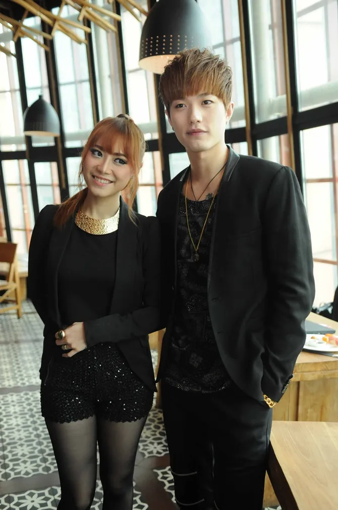 Lee Jeong Hoon dan Moa Aiem Datangi Polsek Tanah Abang © KapanLagi.com/Bayu Herdianto