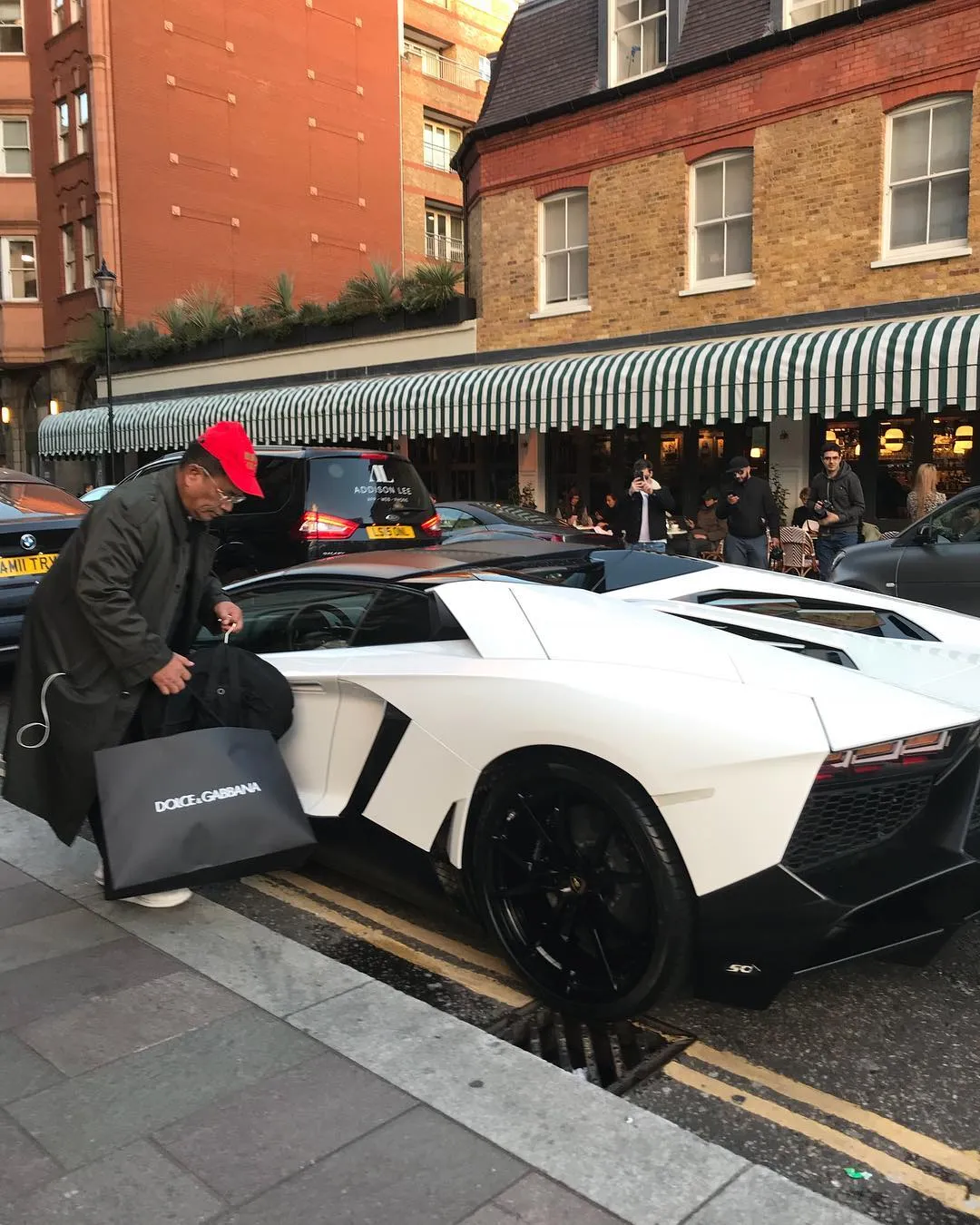 Hotman Paris sedang berada di London / Instagram - hotmanparisofficial