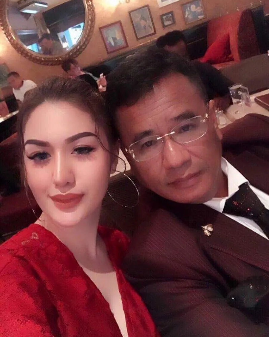 Hotman sering foto bareng wanita-wanita cantik / Credit: Instagram - hotmanparisofficial