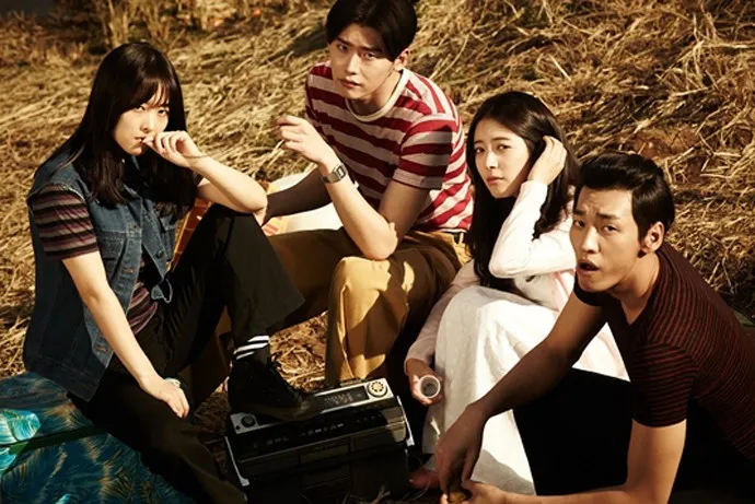 Park Bo Young dan Kim Young Kwang (paling kanan) dalam film HOT YOUNG BLOODS © Lotte Entertainment