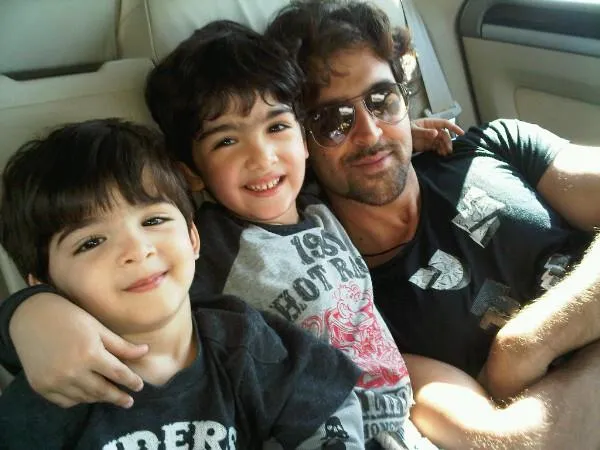 Hridhaan dan Hrehaan bantu kakek tulis naskah KRRISH 4 ©anokhimedia.com
