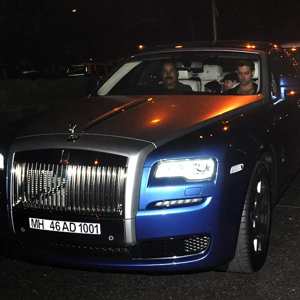 Hrithik Roshan dan mobil Rolls Royce 14 miliar miliknya. ©bollywoodlife