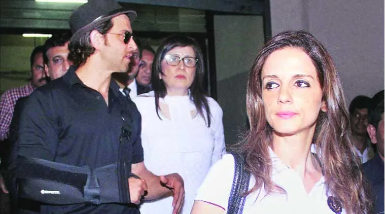Hrithik dan Sussanne usai sidang cerai. Kini mereka sudah resmi sandang status duda dan janda. @indianexpress