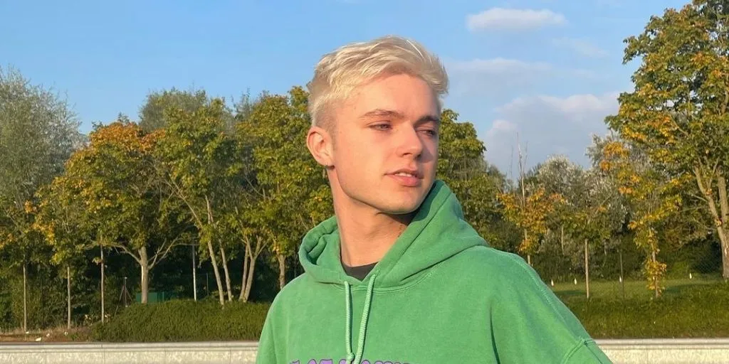 HRVY - Runaway With It dan Terjemahan