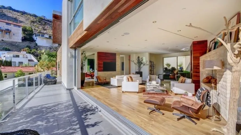 Inilah rumah Crystal yang baru saja dijual © realtor.com