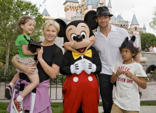 Keluarga Hugh Jackman. foto: justjared.