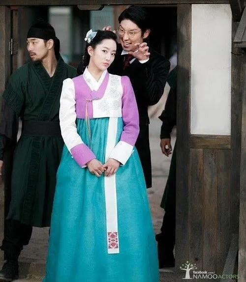 Lee Jun Ki & Jeon Hye Bin saat bermain dalam JOEON GUNMAN. ©Namoo Actors