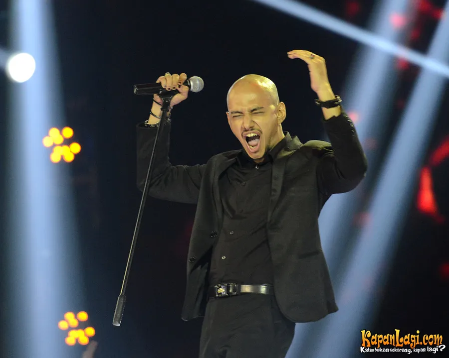 Penampilan Husein Alatas malam ini cukup pecah.