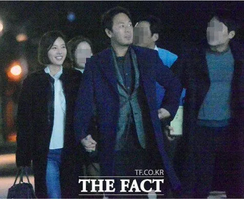 Hwang Jung Eum dan Lee Young Don resmi pacaran. © tf.co.kr