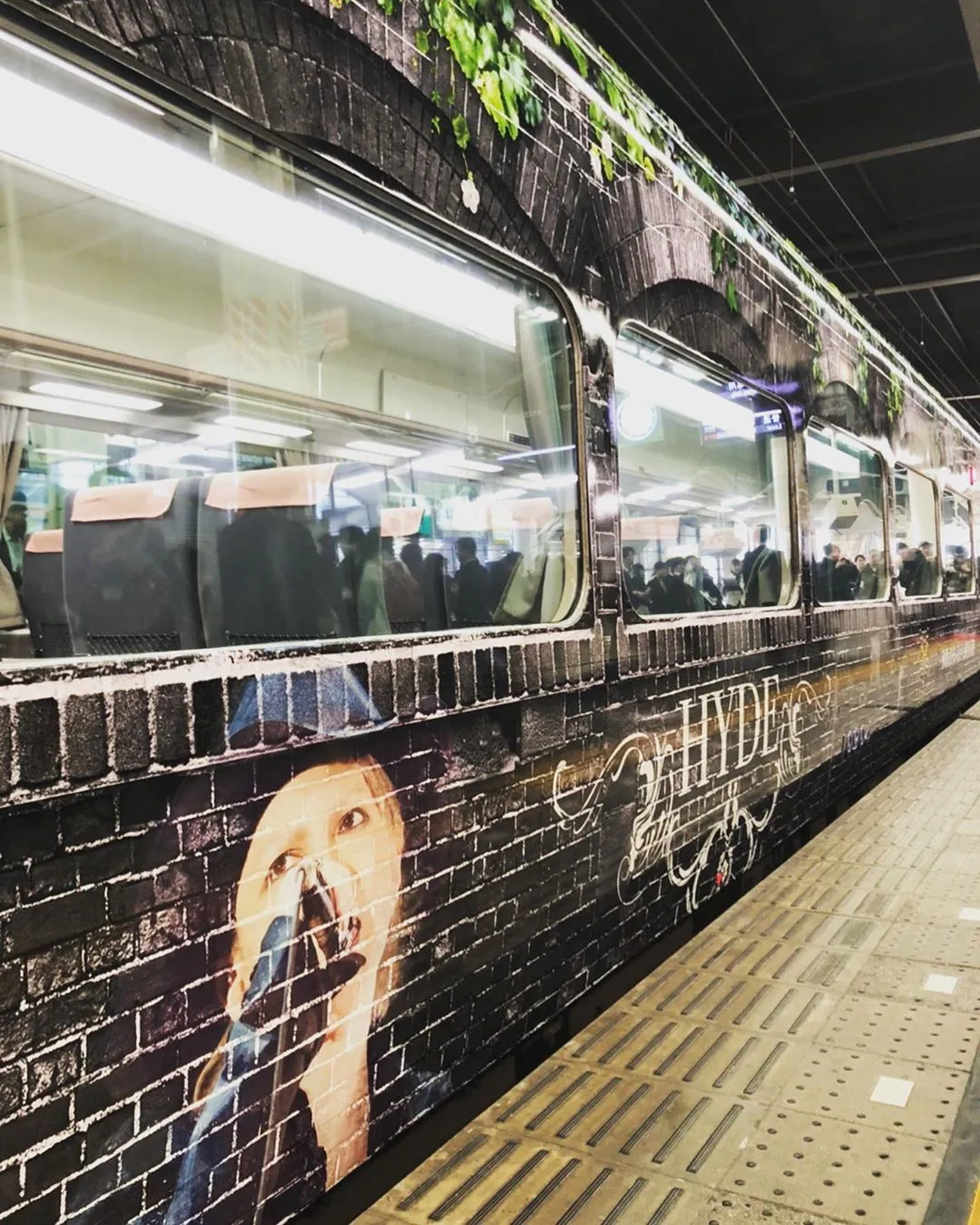 Kereta Api Bertema HYDE / Credit: Instagram - hydeofficial