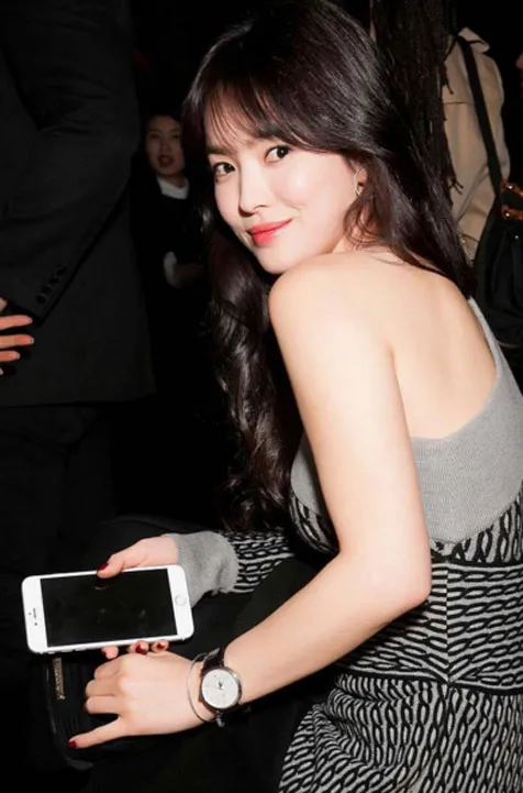 Song Hye Kyo cantik di event Burberry. ©Instagram/koreadispatch