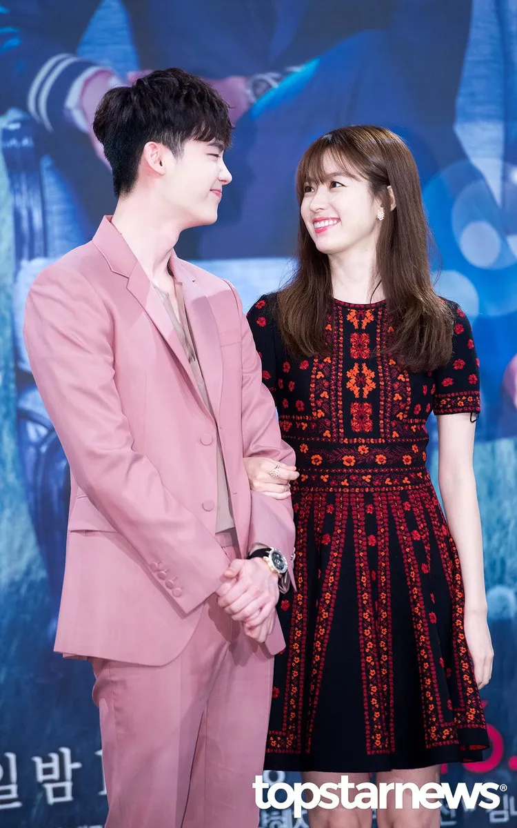 Lee Jong Suk bilang kalau Han Hyo Joo cantik © Top Star News