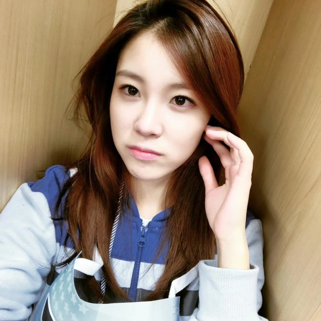 Selfie Hyosung yang menurut netizen terlihat beda © twitter.com/secretimehs